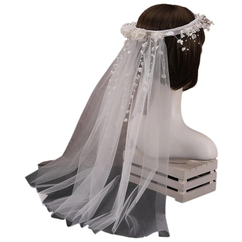 Великолепная фата невесты из нежного кружевного тюля с многослойной отделкой в виде цветов, расшитая бисером