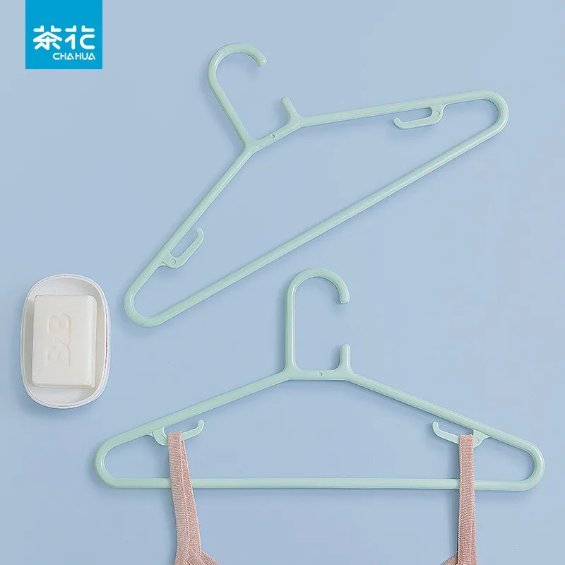 Идеальная бесшовная пластиковая вешалка для одежды с широкими плечами для взрослых - идеальное решение для легкой организации вашего гардероба