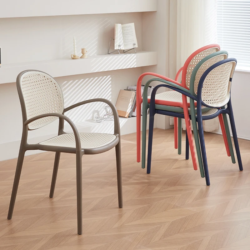 Плетеный из ротанга Пластиковый скандинавский стул, Штабелируемый Дышащий обеденный стол, стул, Прочная несущая Универсальная мебель для сцен