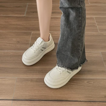 Женские весенне-осенние новые кроссовки на плоской подошве, удобная уличная обувь на платформе для женщин, женская универсальная обувь для ходьбы  10