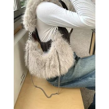 Новая осенне-зимняя модная сумка из супер мягкого плюша на плечо и подмышки, универсальная переносная меховая сумка через плечо на цепочке для женщин 2023  5