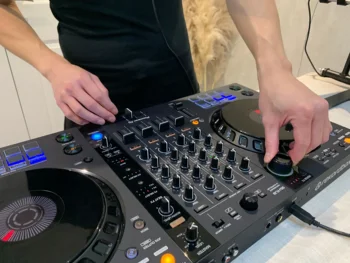 СКИДКА НА ЛЕТНИЕ РАСПРОДАЖИ 2022 ГОДА НА 4-дековый Рекордбокс Pioneer DJ DDJ-FLX6 и DJ-контроллер Serato  0
